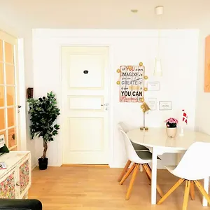 https://300-meter-walk-to-lego-house-80m2-two-bedroom-apartment.billund-hotels.com